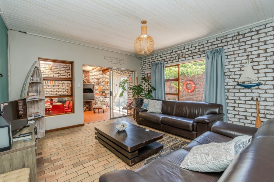 4 Bedroom Property for Sale in Middedorp Western Cape